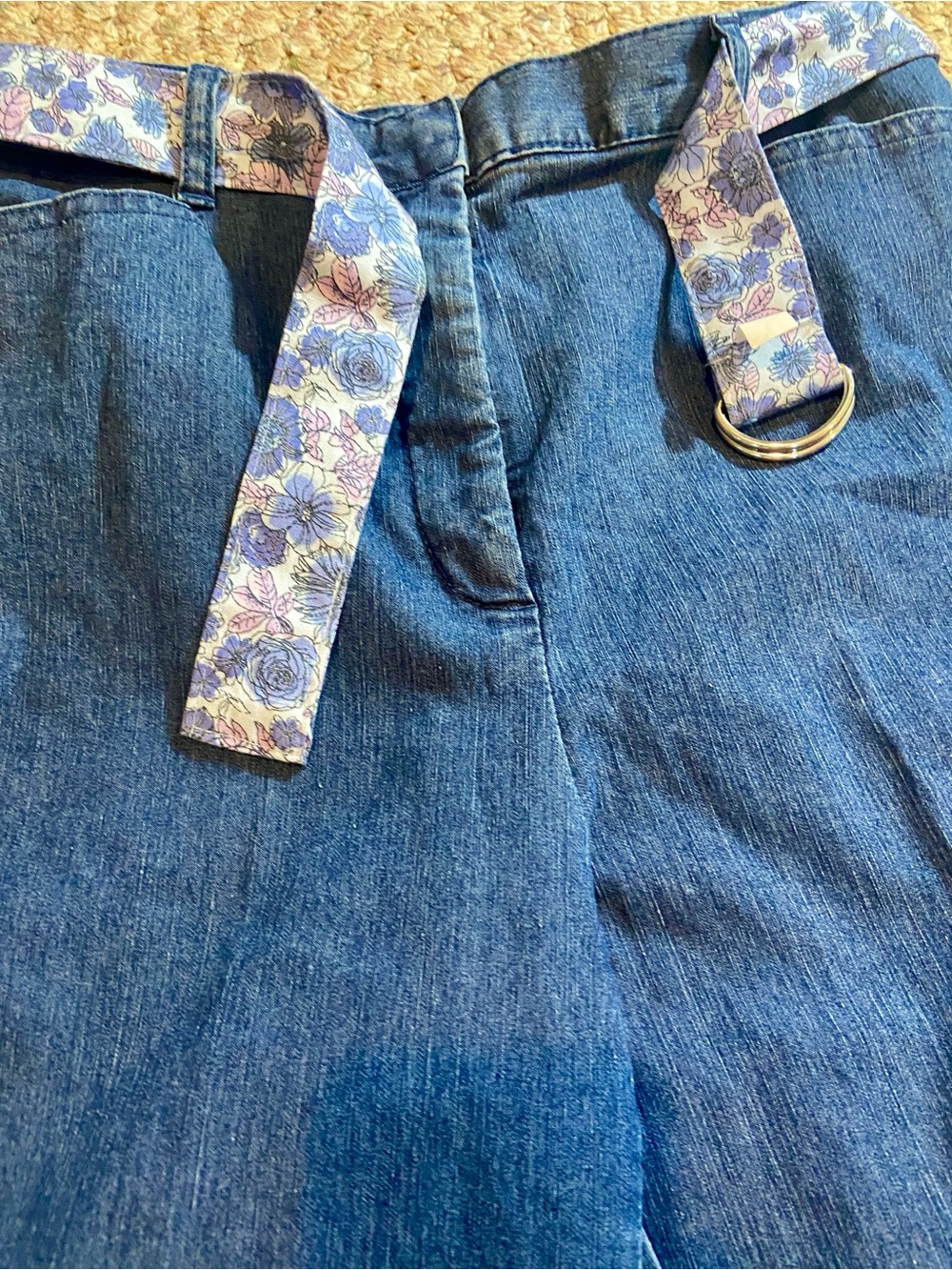 Women’s Size 12 Denim Capris with Floral Belt - Picture 4 of 7